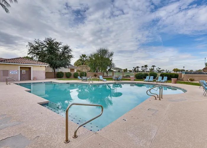 Pool Access + Golf Course View! Retreat Holiday home *