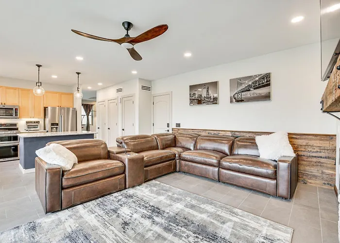 Pool Access + Golf Course View! Retreat Holiday home