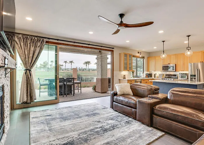 Pool Access + Golf Course View! Retreat Holiday home *